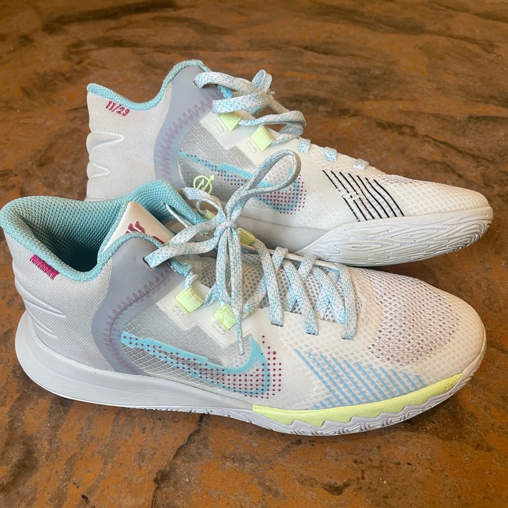 Nike Kyrie Flytrap 5 basketball shoes size 6.5